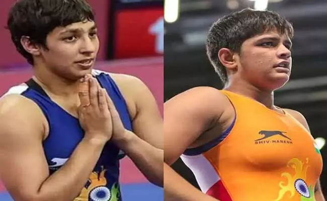 Indian Wrestlers Anshu Malik And Sonam Malik Qualify For Olympics - Sakshi