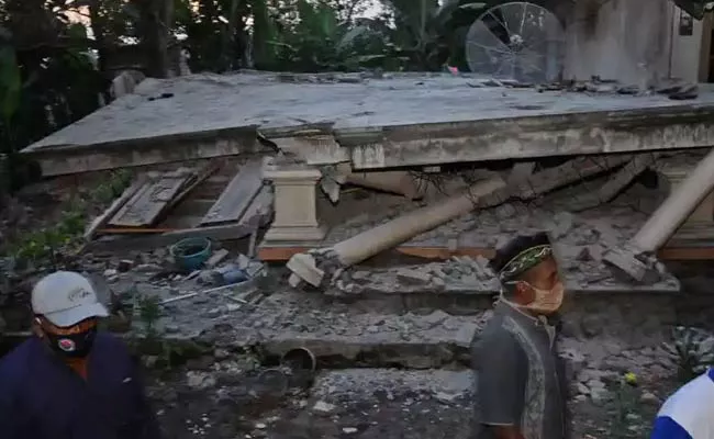 Earthquake In Indonesia Java Eight People Deceased - Sakshi