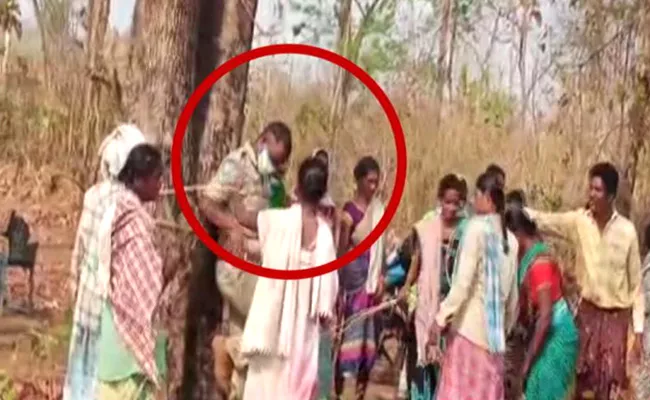 Bhadradri Tribals Beat Forest Officers Over Land Acquisition - Sakshi