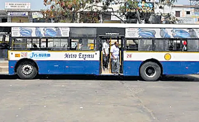 Tsrtc Facing Losses Because Central jnnurm Scheme Buses Hyderabad - Sakshi