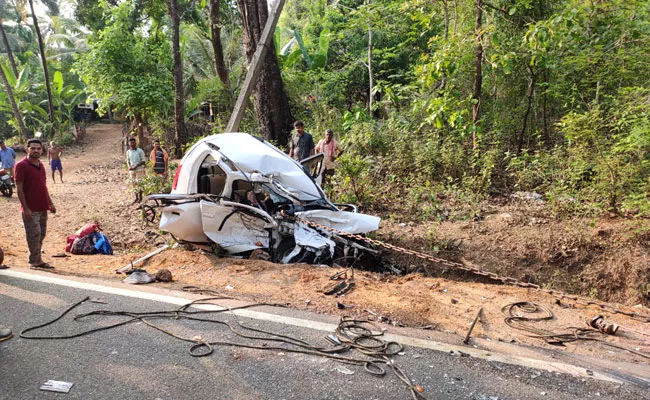 Road Accident In Ankola Karnataka 2 Family Members Deceased - Sakshi