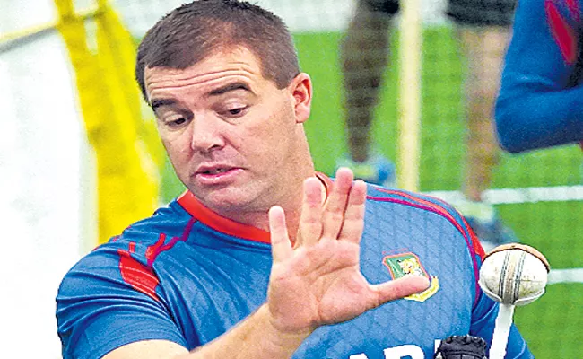 ICC Imposes 8 Years Ban On Zimbabwe Former Captain Heath Streak - Sakshi