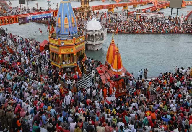 Over 1,700 Test Positive For COVID19 In Kumbh Mela Over 5 Days  - Sakshi