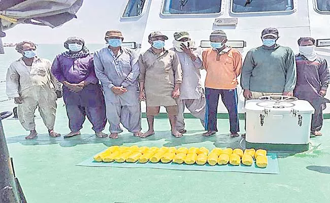 8 Pakistan nationals held with drugs worth Rs 150 crore off Gujarat coast - Sakshi