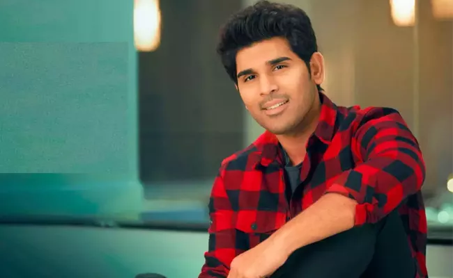 Allu Arjun Congratulates Brother Allu Sirish For 100 M Views On Vilayati Sharaab  - Sakshi