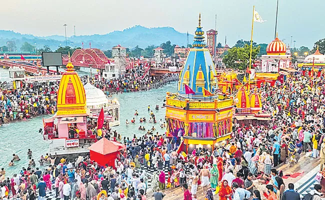 Kumbh Mela 2021: Hundreds Test Positive For Covid at Haridwar - Sakshi