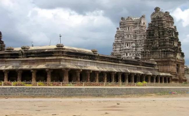 Closure of Ontimitta and Lepakshi temples - Sakshi