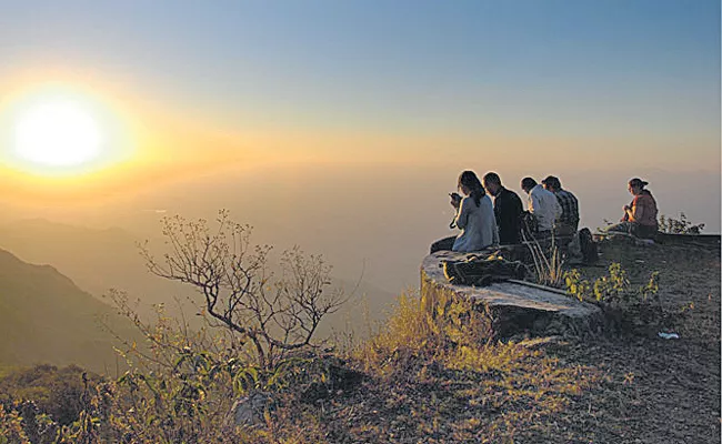 Love Rock Stone Mount Abu Hill Station In Rajasthan - Sakshi