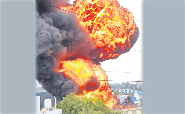 Hyderabad: Fire Accidents At Chemical Company Scrap Godown - Sakshi