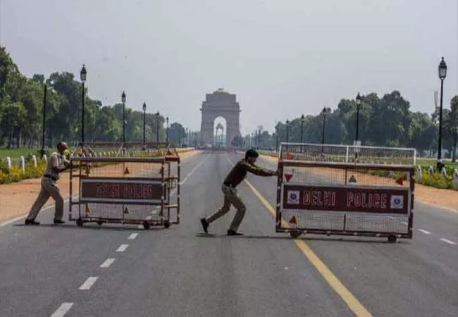 Traders Federation  Body Calls For A 15 Days Lock Down In Delhi - Sakshi