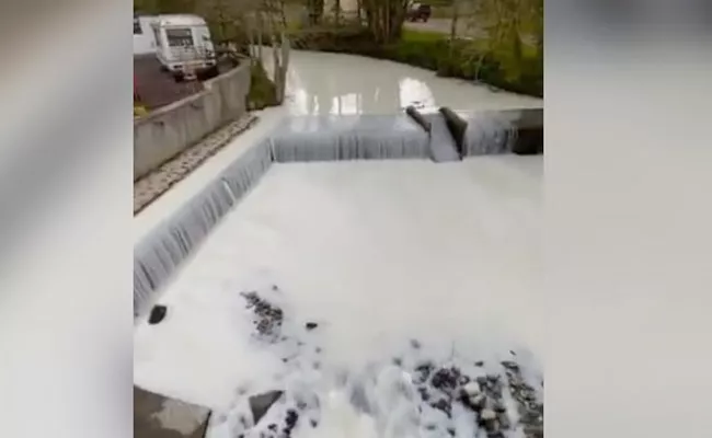 United kingdom: Milky River Dulais After Tanker Spill Video Viral - Sakshi