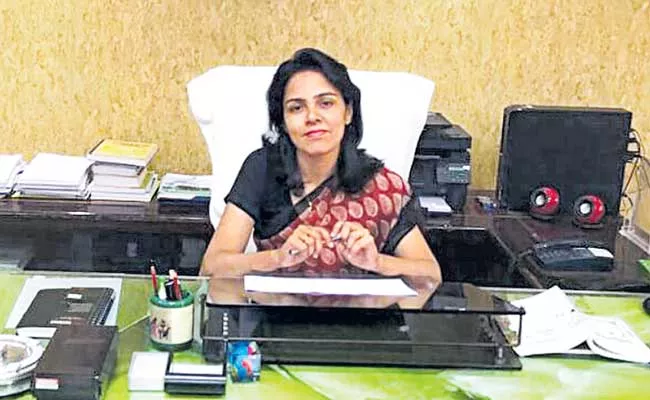 IAS Roshan Jacob Appointed District Magistrate In Charge Of Lucknow - Sakshi