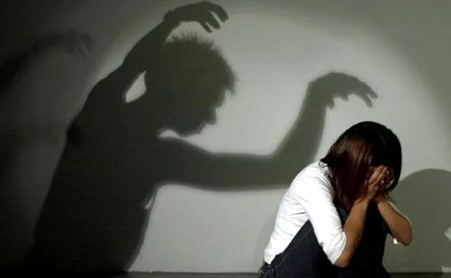 Karnataka Man Molested Asha Worker Who Took His Daughter For Delivery - Sakshi