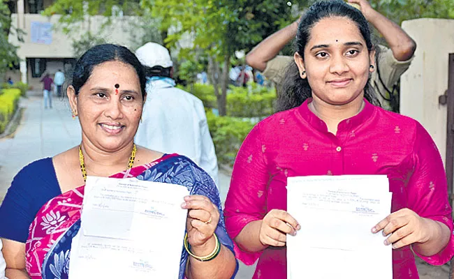 Warangal Municipal Corporation Election 2021: Mother, Daughter Filed Nominations - Sakshi