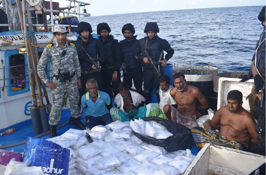 Navy Recovers 300 kg Narcotics Worth 3000 Crore From Fishing Vessel - Sakshi