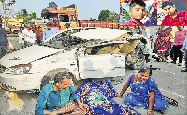 Two young men dead in road accident - Sakshi