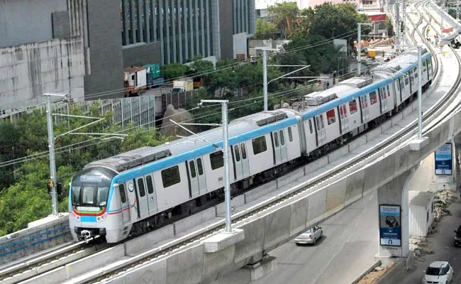 Telangana Night Curfew Metro Changes Its Timing - Sakshi