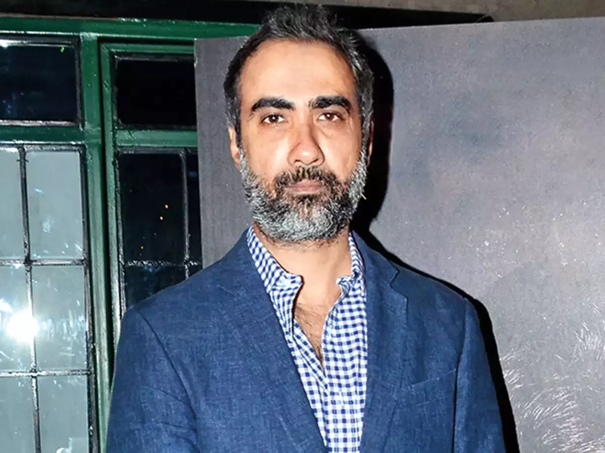 Ranvir Shorey Reacts To Netizen Over Comparing With Kangana Ranaut - Sakshi