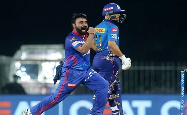 IPL 2021: Amit Mishra Super Spell Against Mumbai Indians - Sakshi