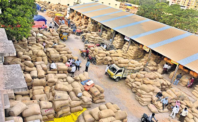 Heavy Freight to the Guntur Mirchi Yard - Sakshi