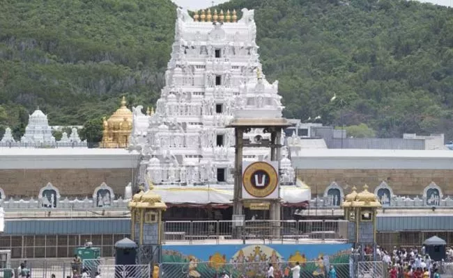 TTD Changes Rules For Rooms To Online Ticket Booking Devotees In Tirumala - Sakshi