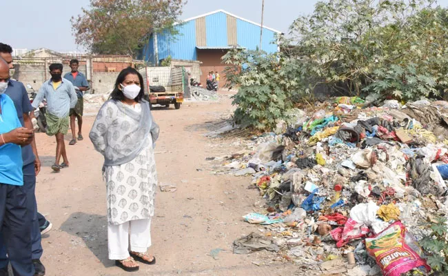 Hyderabad Mayor Sanitation Inspection: Nimboliadda Sanitary Field Assistant Dismissed - Sakshi