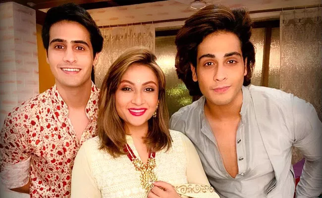 Actress Urvashi Dholakia Says Her Twin Sons Want Her To Get Married Again - Sakshi