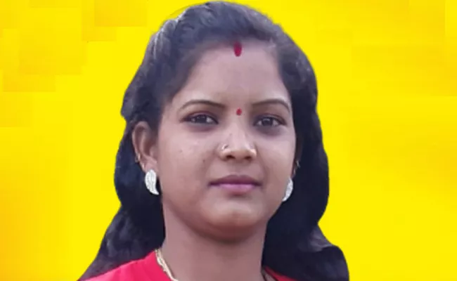 Koluru Woman Stabbed To Death In Fancy Store - Sakshi