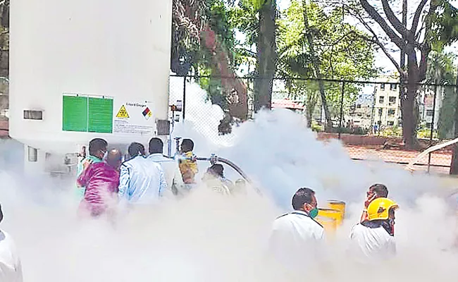 Oxygen Leaked: 22 Covid Patients End In Nashik - Sakshi