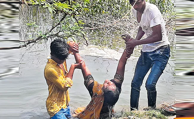 HYD: Two Young Man Jumped Into Pond And Rescued Woman - Sakshi