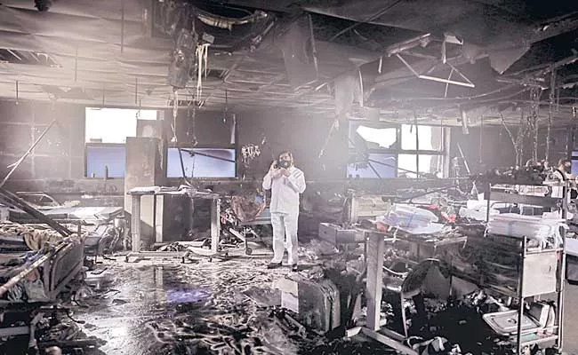 14 COVID-19 Patients Killed In Fire At Vijay Vallabh Hospital In Maharashtra - Sakshi