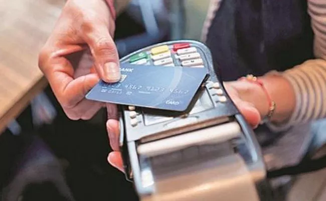 RBI bars American Express, Diners Club new domestic credit card customers - Sakshi