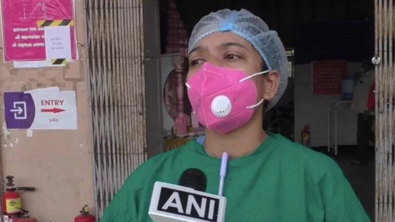 Pregnant Nurse in Surat Continues Her Covid Duty While Observing Roza - Sakshi