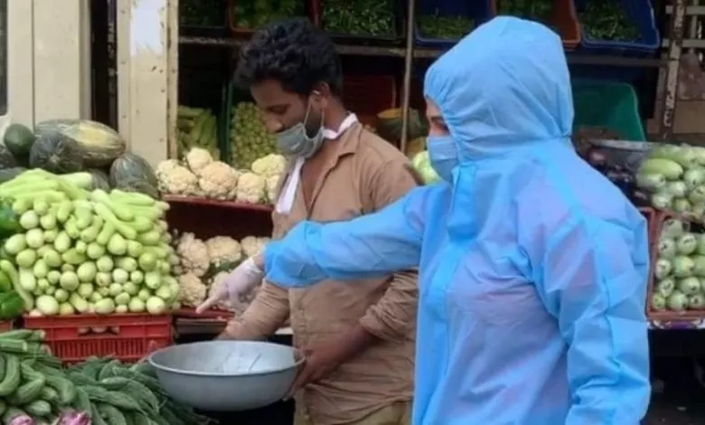 Rakhi Sawant Wears PPE Kit For Grocery Shopping Fans Hail Her  - Sakshi