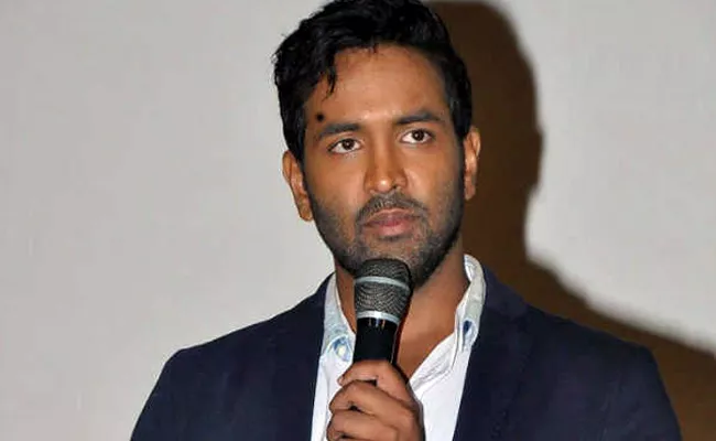 Manchu Vishnu And Pragya Met With Accident During Achari America Yatra - Sakshi