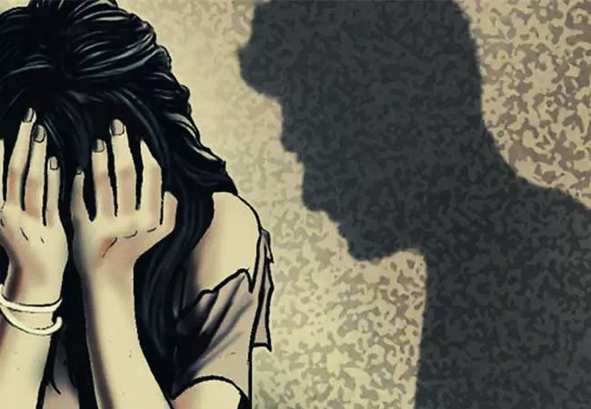 Ward Boy Attempts  To Rape Women In Government Hospital Karimnagar - Sakshi