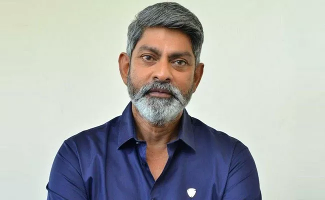 Jagapathi Babu Tries Out An Evil Look For Rajinikanths Annaatthe - Sakshi