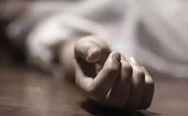 Elderly Couple Died In East Godavari - Sakshi