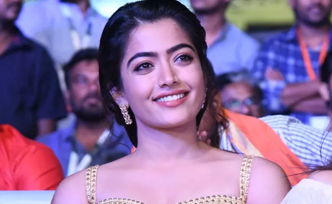 Rashmika Clarity On Pair Up With Vijay Devarakonda  - Sakshi