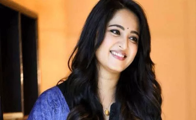 Anushka Shetty Reveals Her Mother Reaction After Seeing Bikini In Billa Movie - Sakshi