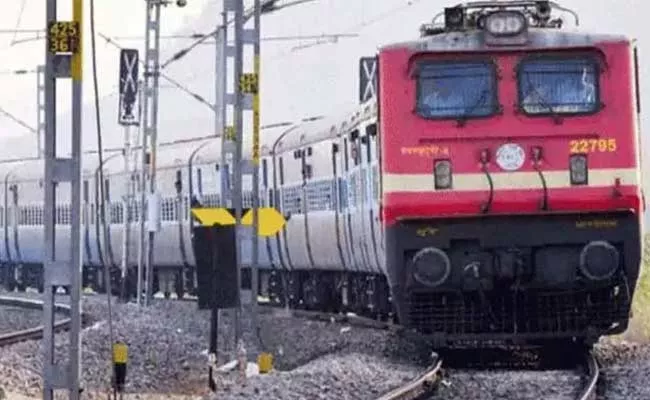 10 Trains Canceled Due To Lack Of Passengers Due To Corona - Sakshi