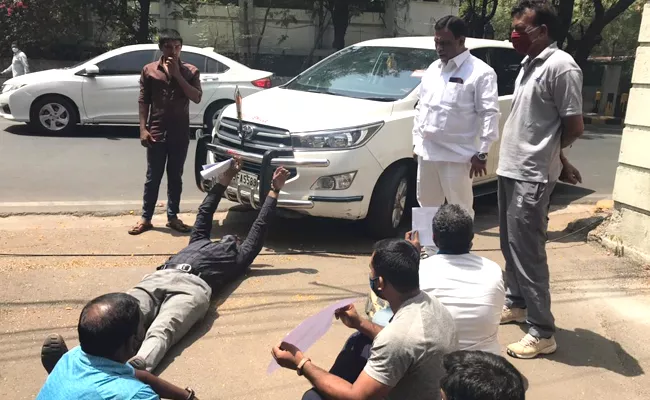 Telangana Contract Coach For SATS Protest Near LB Stadium Hyderabad - Sakshi