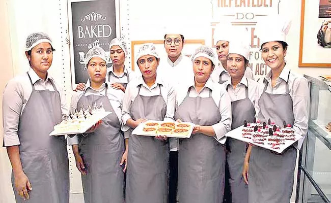 Crust And Core Cafe Gives Homeless and Mentally Womens Inspires - Sakshi