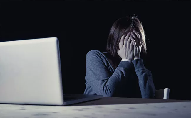 Young Girl Face online Harassment In Hyderabad - Sakshi