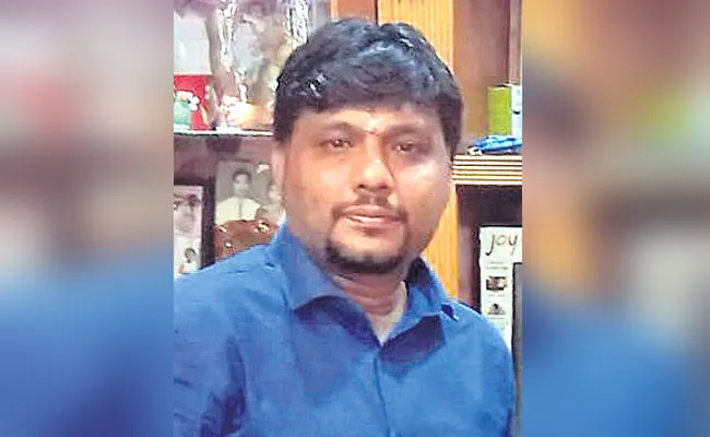 Software Employee Died In Road Accident Malkajgiri - Sakshi