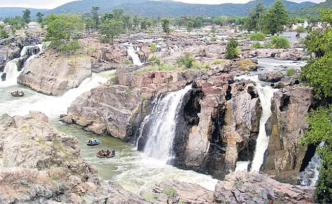 Hogenakkal Water Falls Special Tourism Travel Story In Telugu - Sakshi