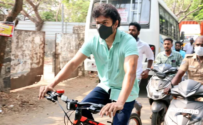 Hero Vijay Arrives In Cycle To Cast His Vote in Tamil Nadu Election Polling - Sakshi