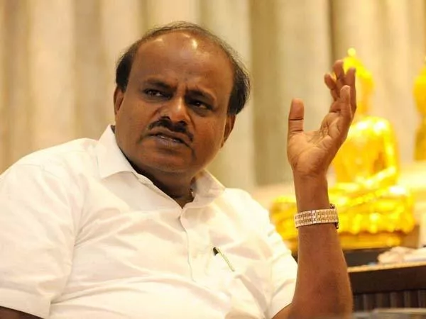 HD Kumaraswamy Attend Rally Breaks Covid 19 Rules - Sakshi