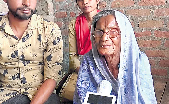 81year Old Rani Devi From Kanpur To Contest UP Panchayat Polls - Sakshi