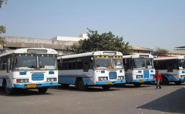 TSRTC Bus Services Begin To Maharashtra - Sakshi